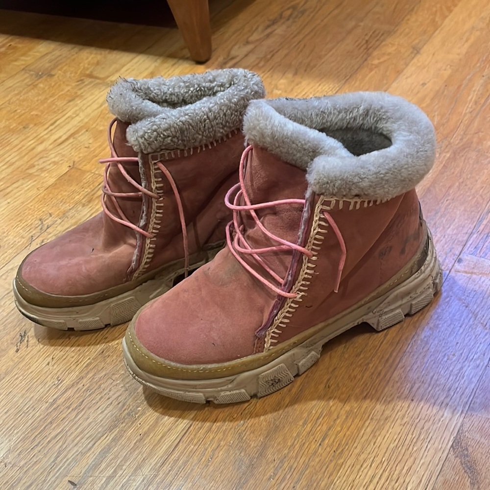 Womens pink fuzzy boots
